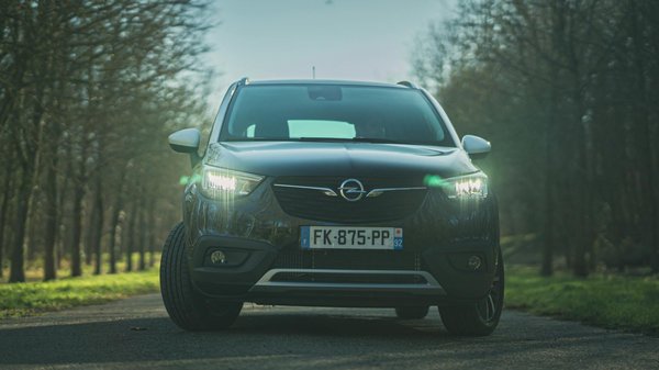 What strategies can be used to mitigate risks in UK real estate investments?